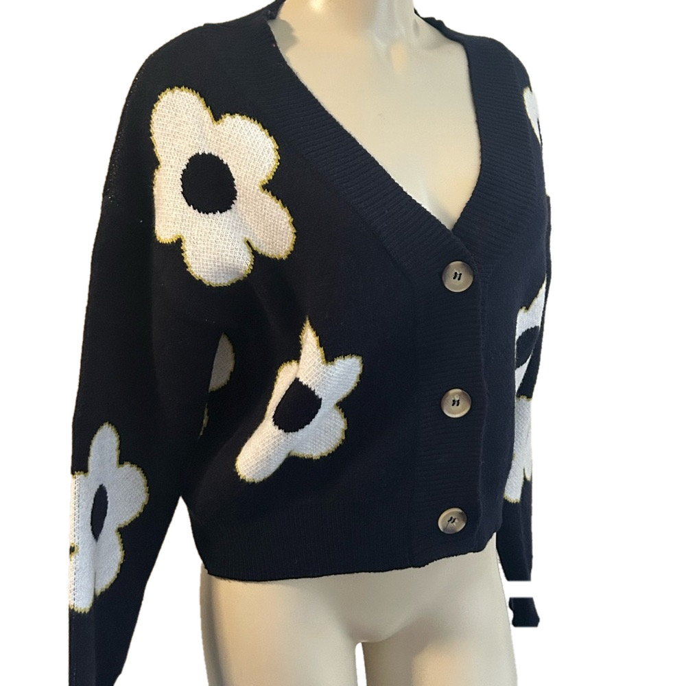 INDUSTRY Floral Button-Up Black White boxy 3 buttons cardigan S/P NWT - Picture 2 of 9